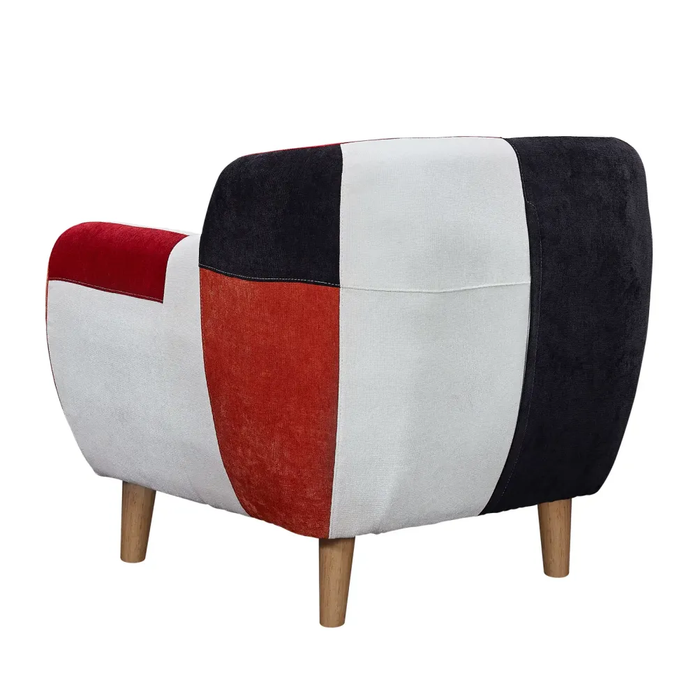 Skandynawska sofa z patchworkową tapicerką