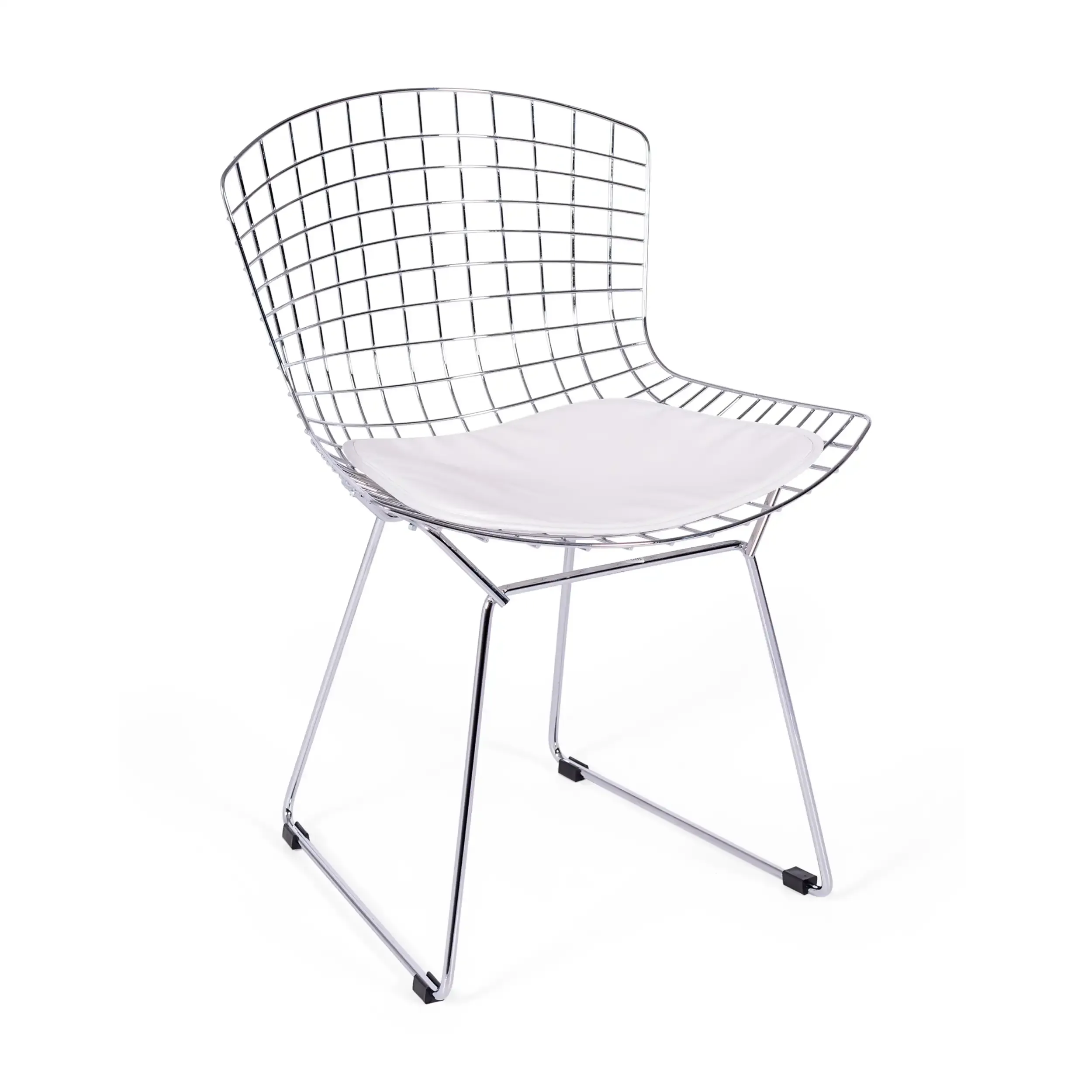 Kuuluisan suunnittelijan Hans J. Wegnerin kromattua terästä oleva tuolin jäljennös Bertoia "High Quality"