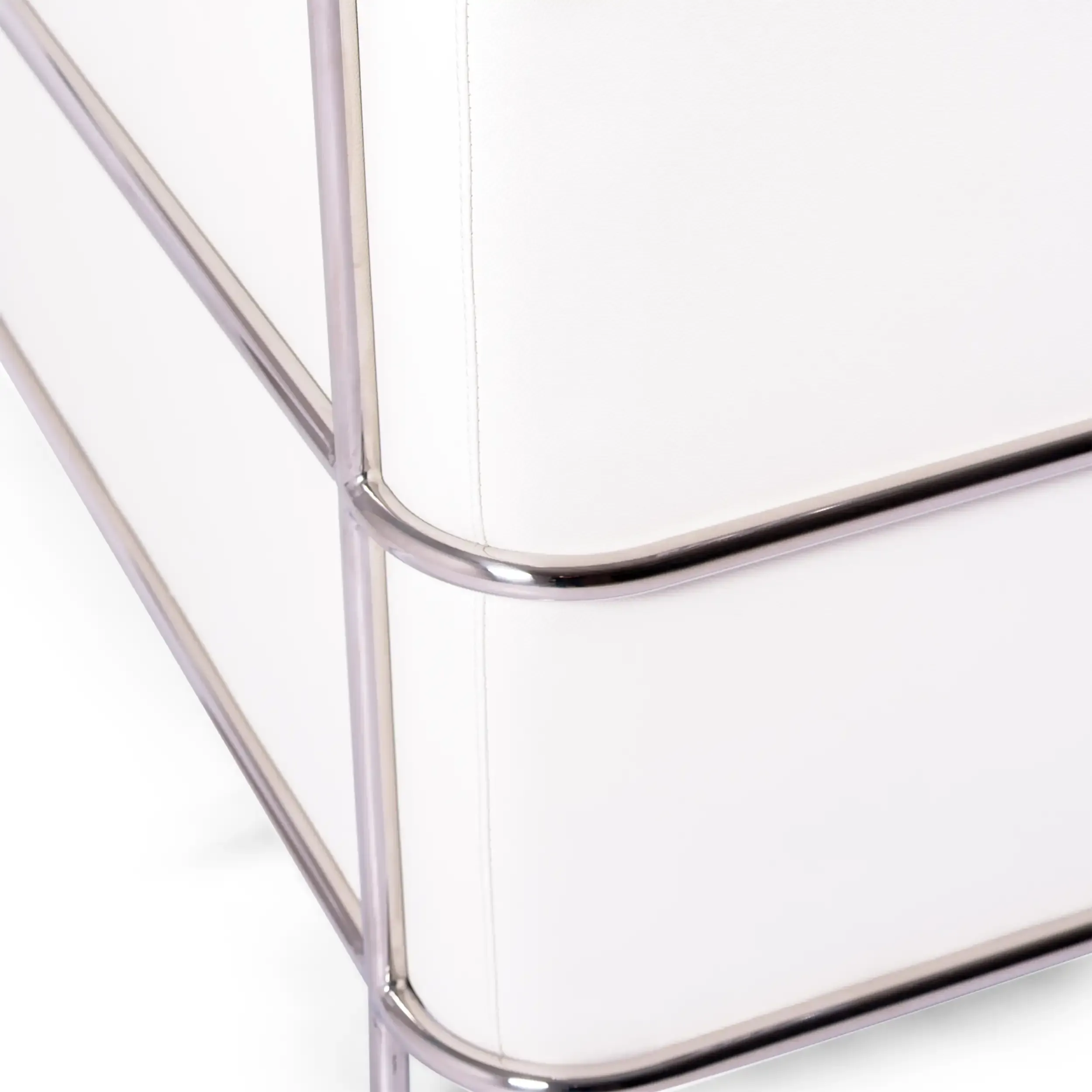 Torino 3-istuttava sohva ekotekonahkaa ja kromattua terästä - Mobelarium - Mobelarium