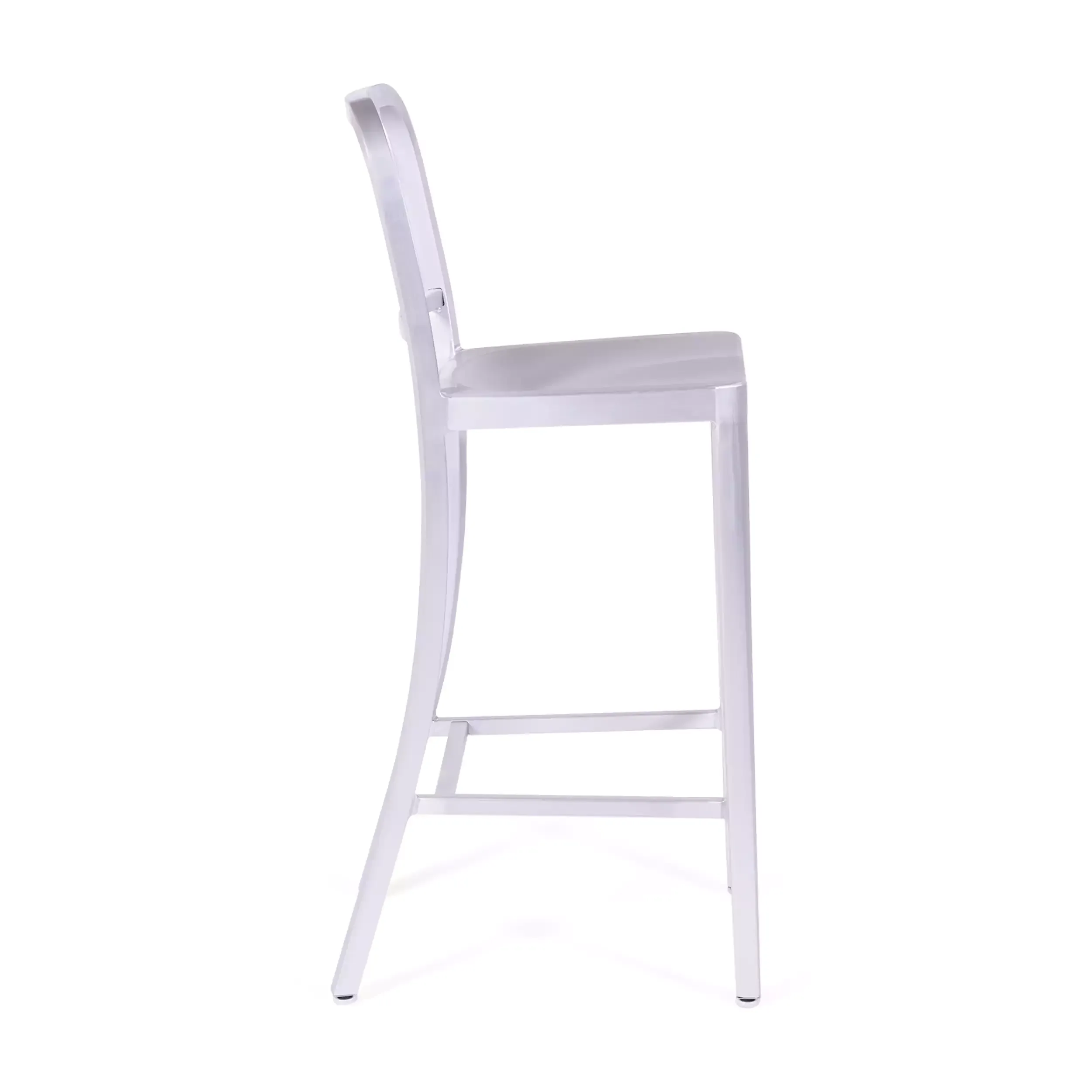 Nachbildung des Navy Army Hockers aus Aluminium - ikonisches Industriedesign