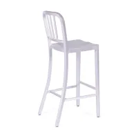 Replika av pall i aluminium - ikonisk industridesign