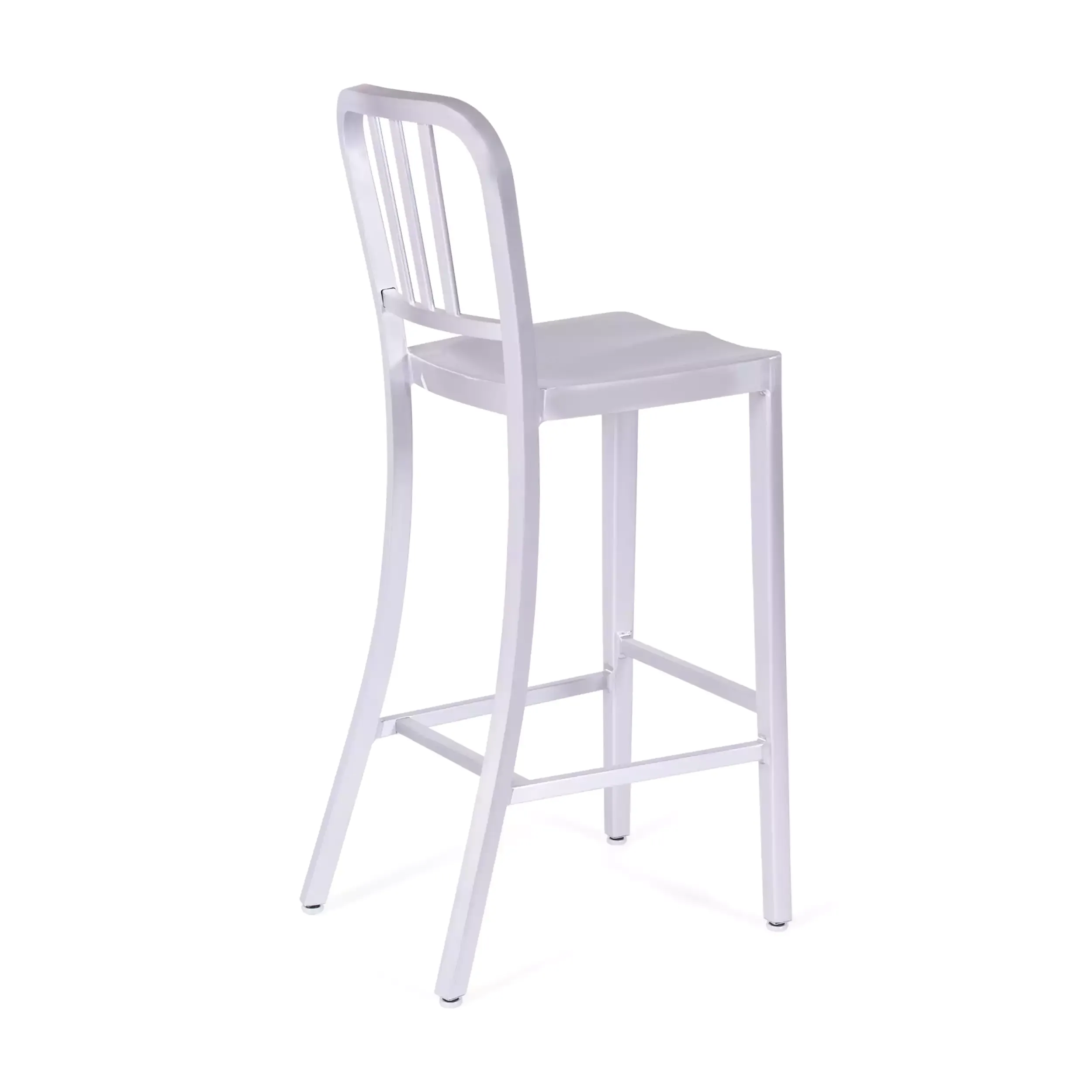 Replika av pall i aluminium - ikonisk industridesign