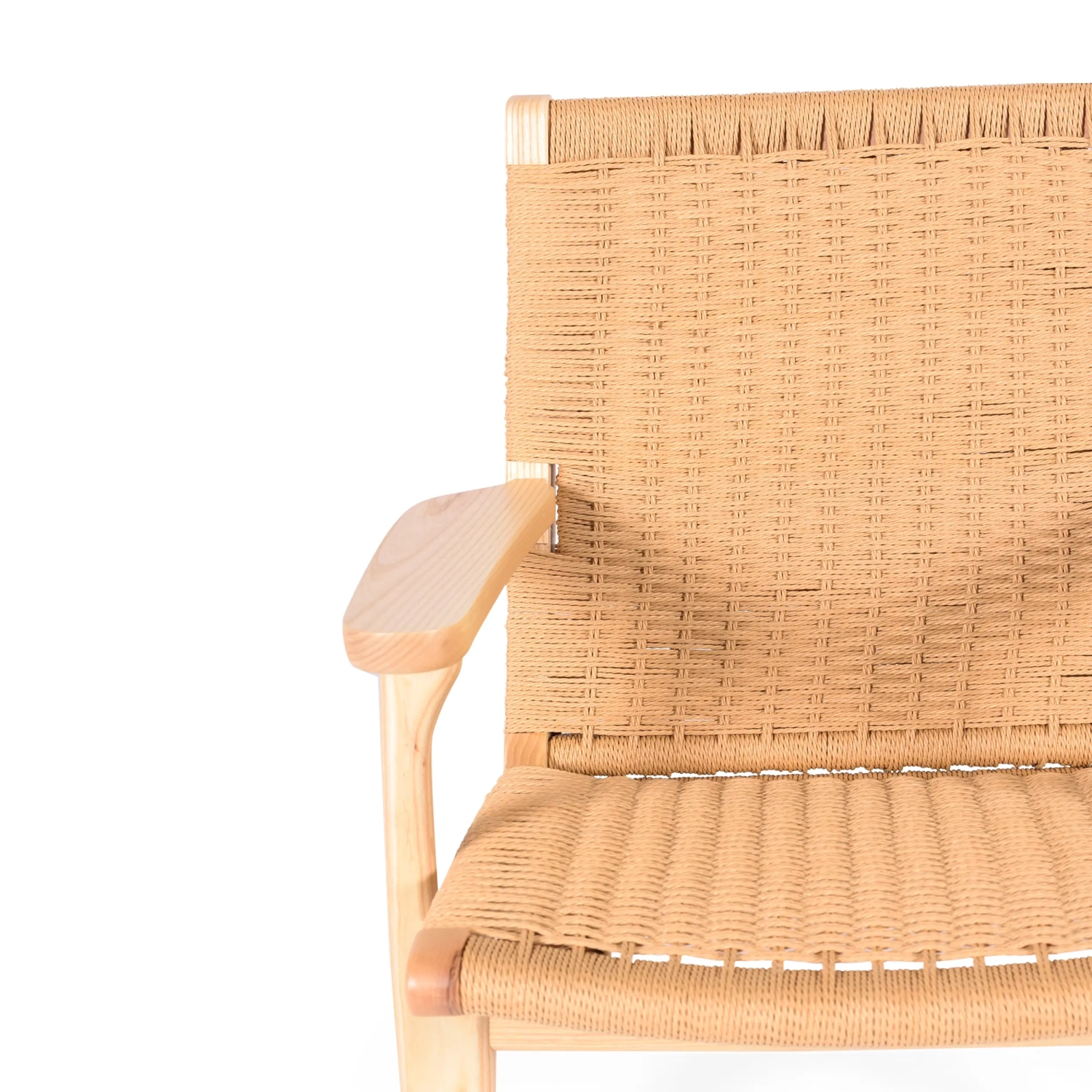 Cadeirão Catani CH25 | Design escandinavo em freixo e corda natural