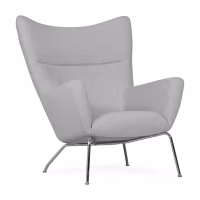 Replica van de fauteuil Wing CH445 van ontwerper Hans J. Wegner