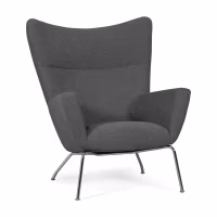 Replika av fåtöljen Wing CH445 av designern Hans J. Wegner