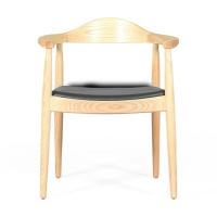 Réplica de la silla The Chair de Hans J. Wegner en fresno natural