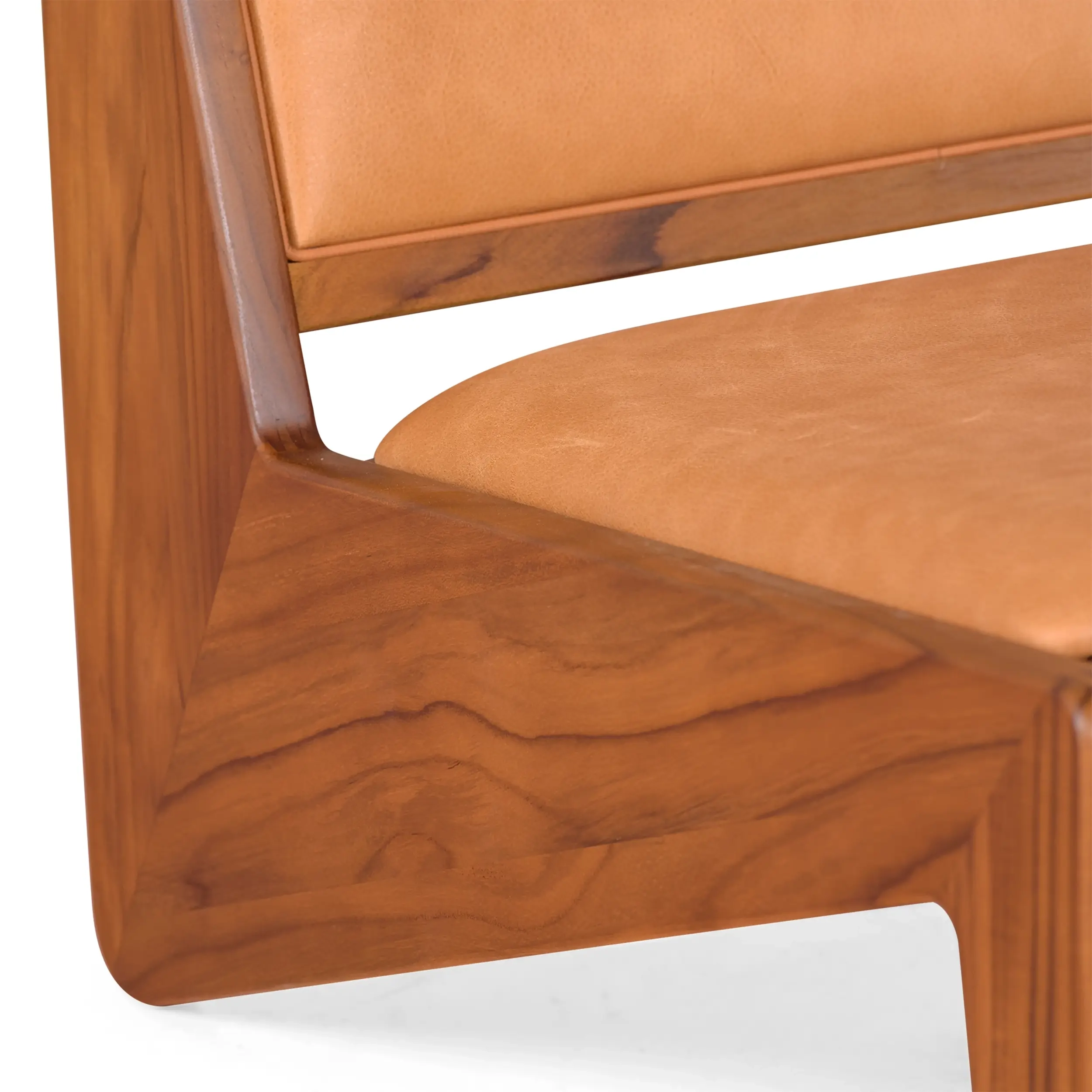 Lounge fauteuil Compass bekleed in hout en leder - Geen probleem Mobelarium