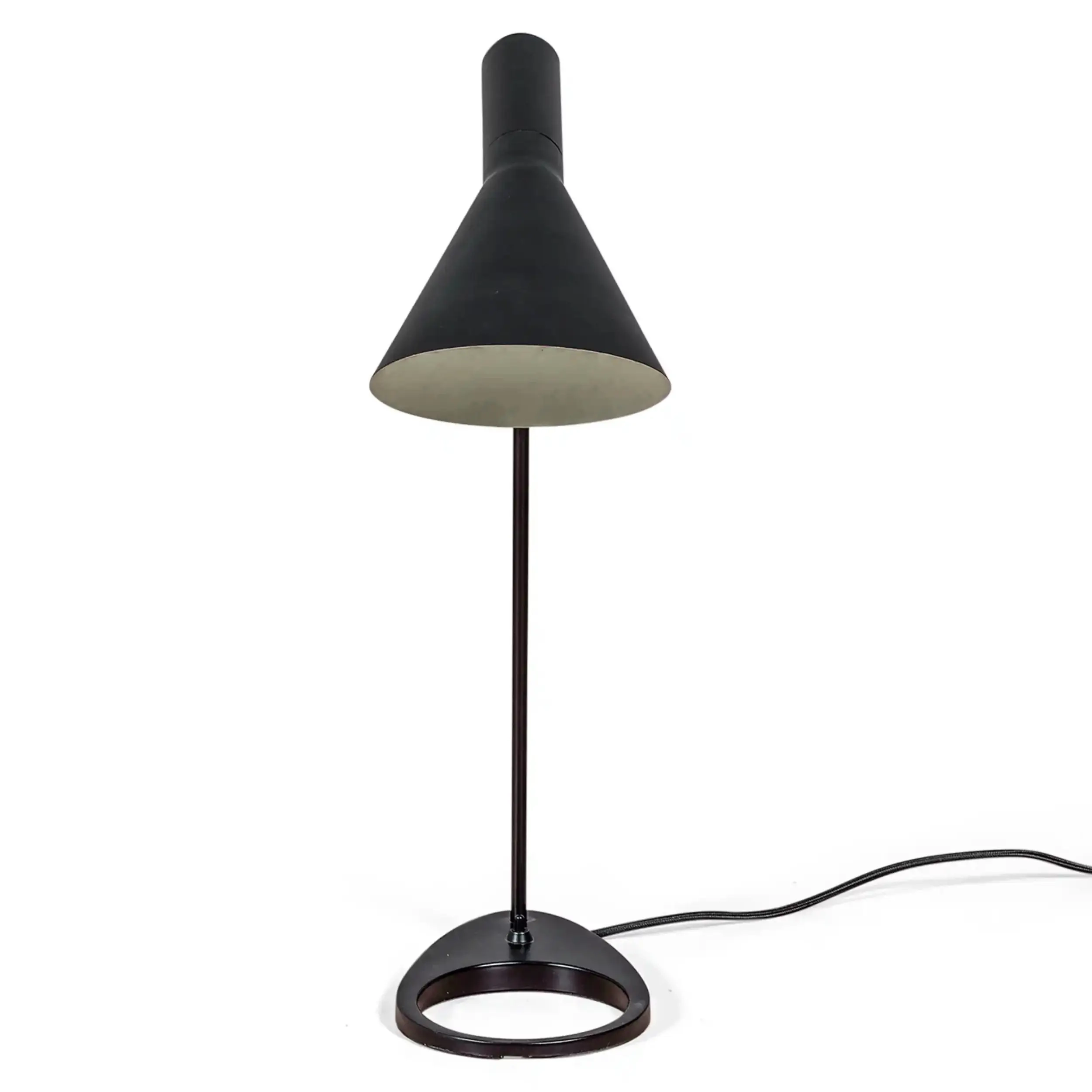 Jhon bordslampa - Arne Jacobsen-inspirerad design i stål