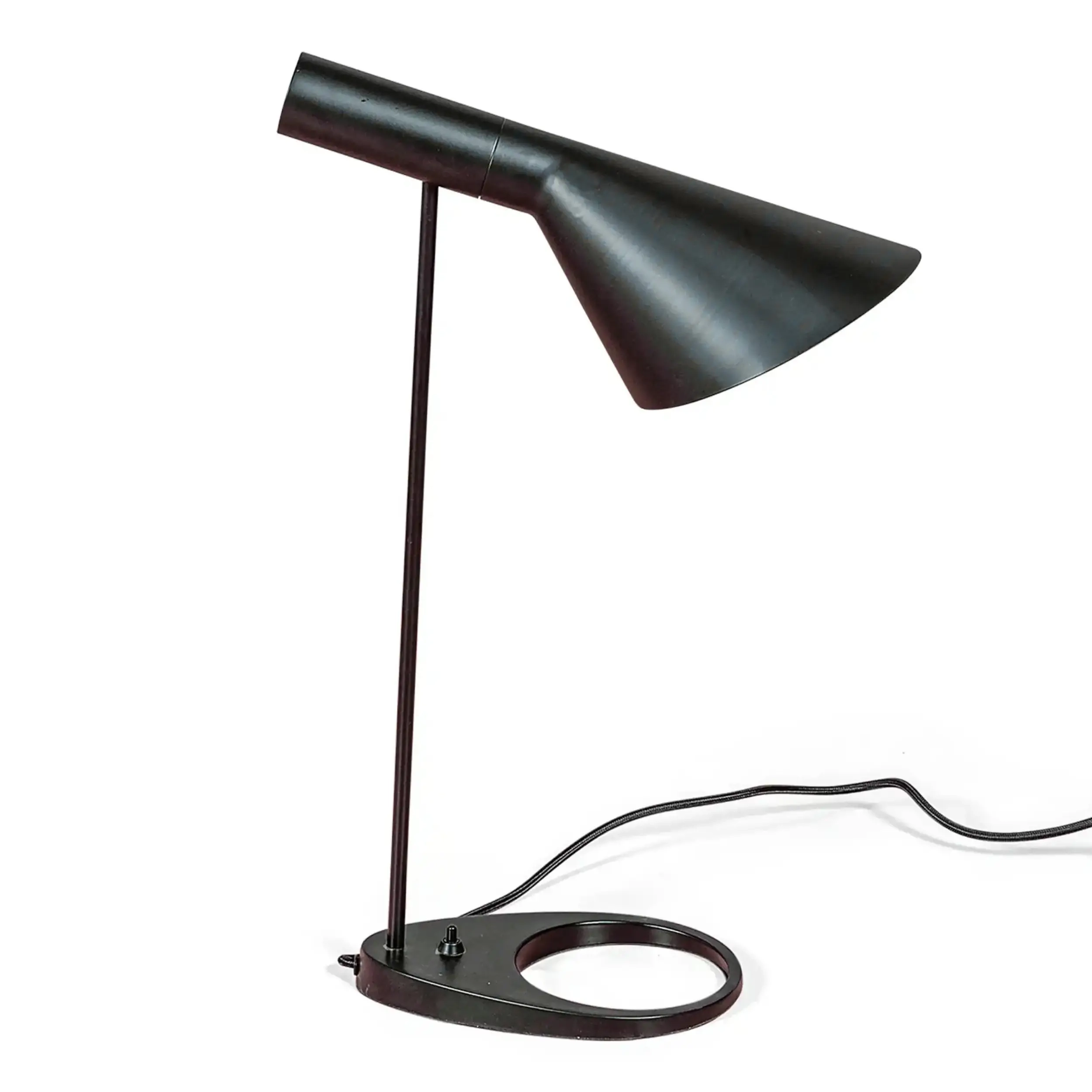 Jhon bordslampa - Arne Jacobsen-inspirerad design i stål
