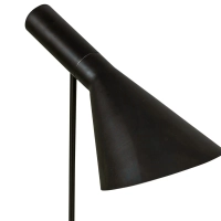Stolní lampa Jhon | Design inspirovaný Arne Jacobsenem z oceli