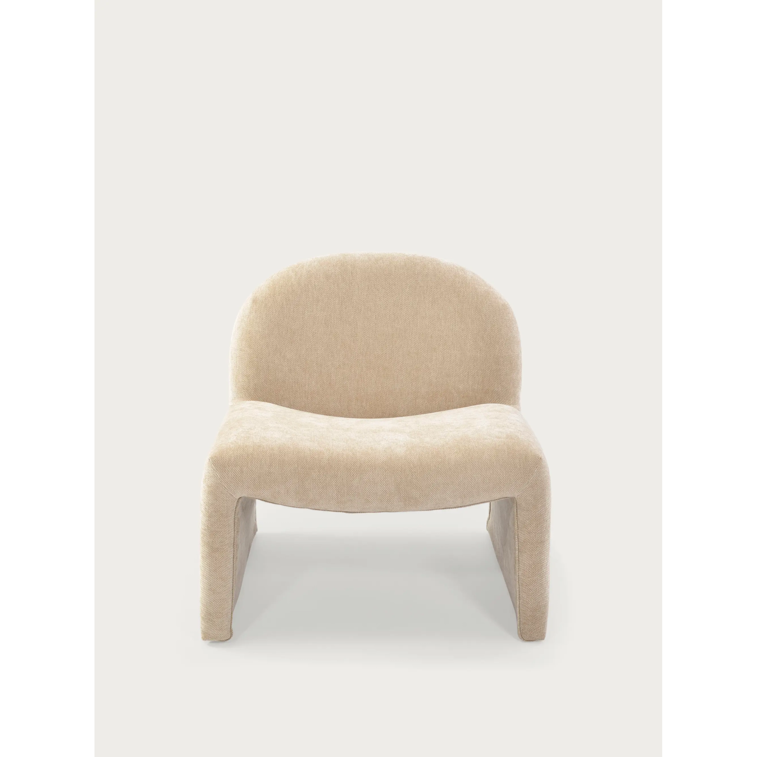 Möblerad designfåtölj Basel, minimalistisk och bekväm stil
