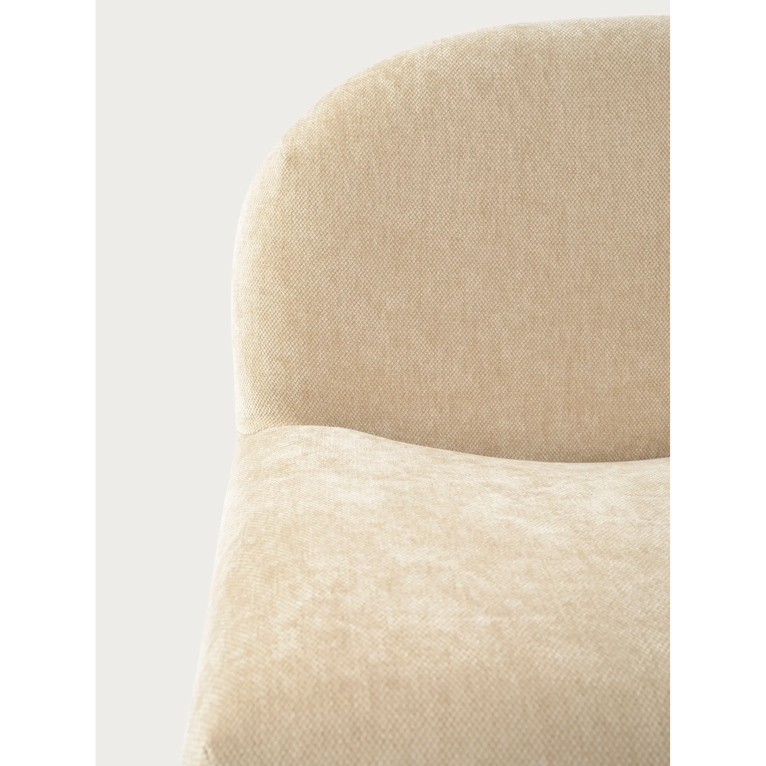 Möblerad designfåtölj Basel, minimalistisk och bekväm stil