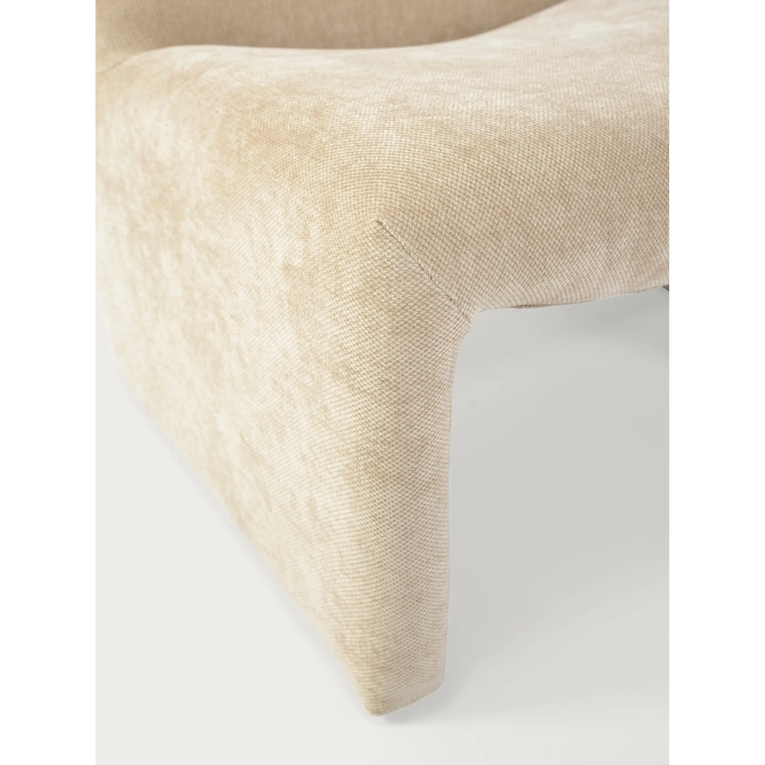 Gestoffeerde design fauteuil Basel, minimalistische en comfortabele stijl