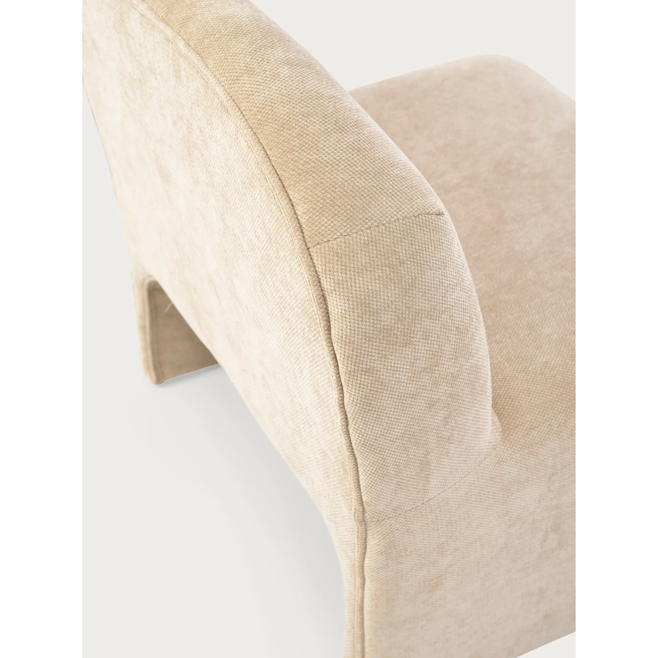 Gestoffeerde design fauteuil Basel, minimalistische en comfortabele stijl