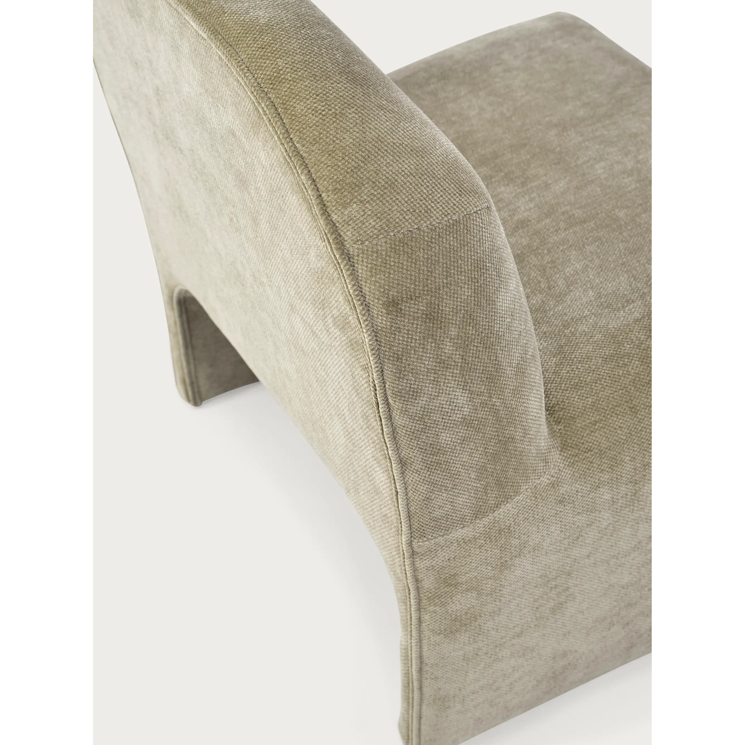 Gestoffeerde design fauteuil Basel, minimalistische en comfortabele stijl