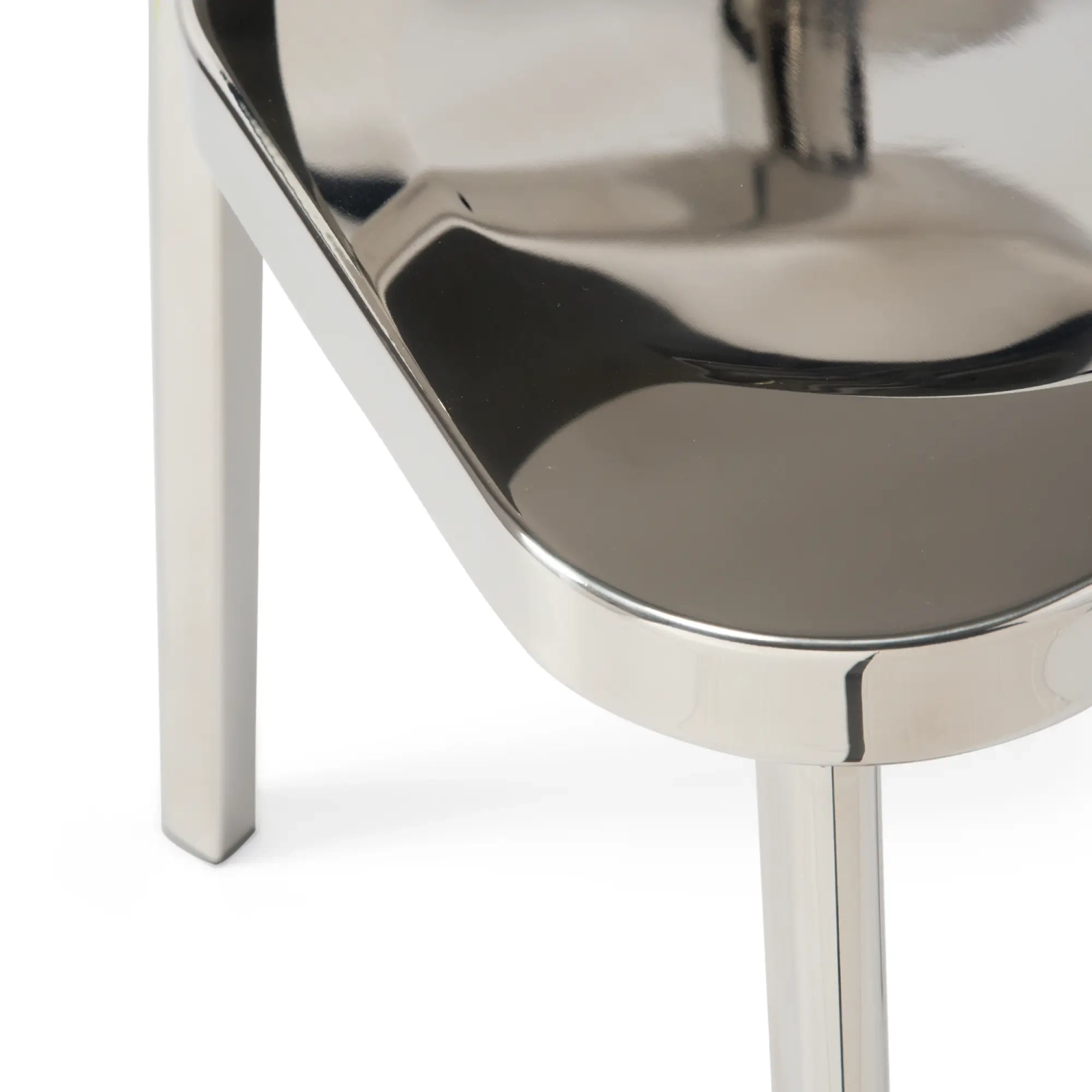 Cadeira Delawere em aço inoxidável: design industrial elegante