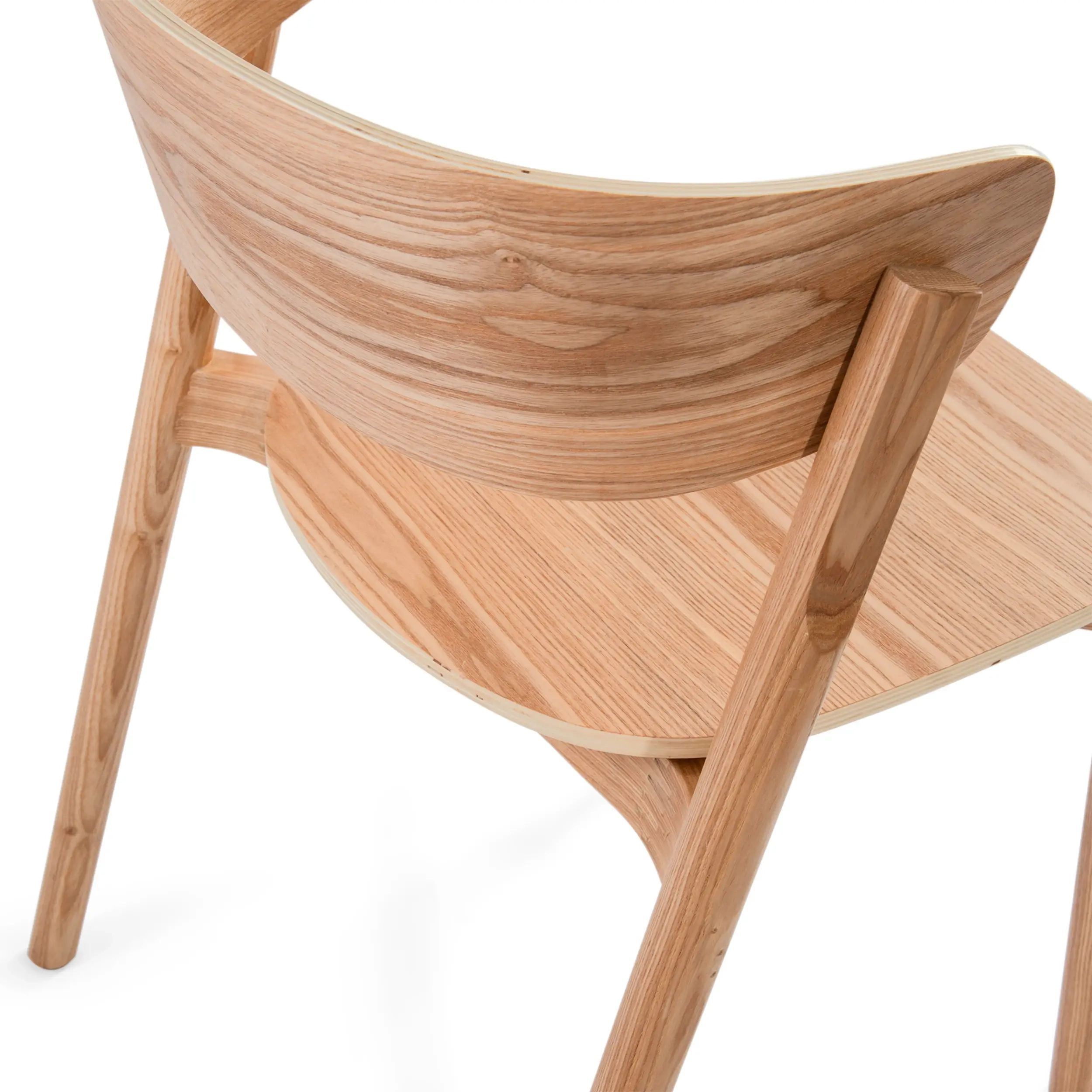 Eetkamerstoel Notorius van natuurlijk essenhout | Elegant design scandinavisch