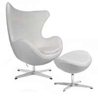 Replica Egg Chair con poggiapiedi del designer Arne Jacobsen