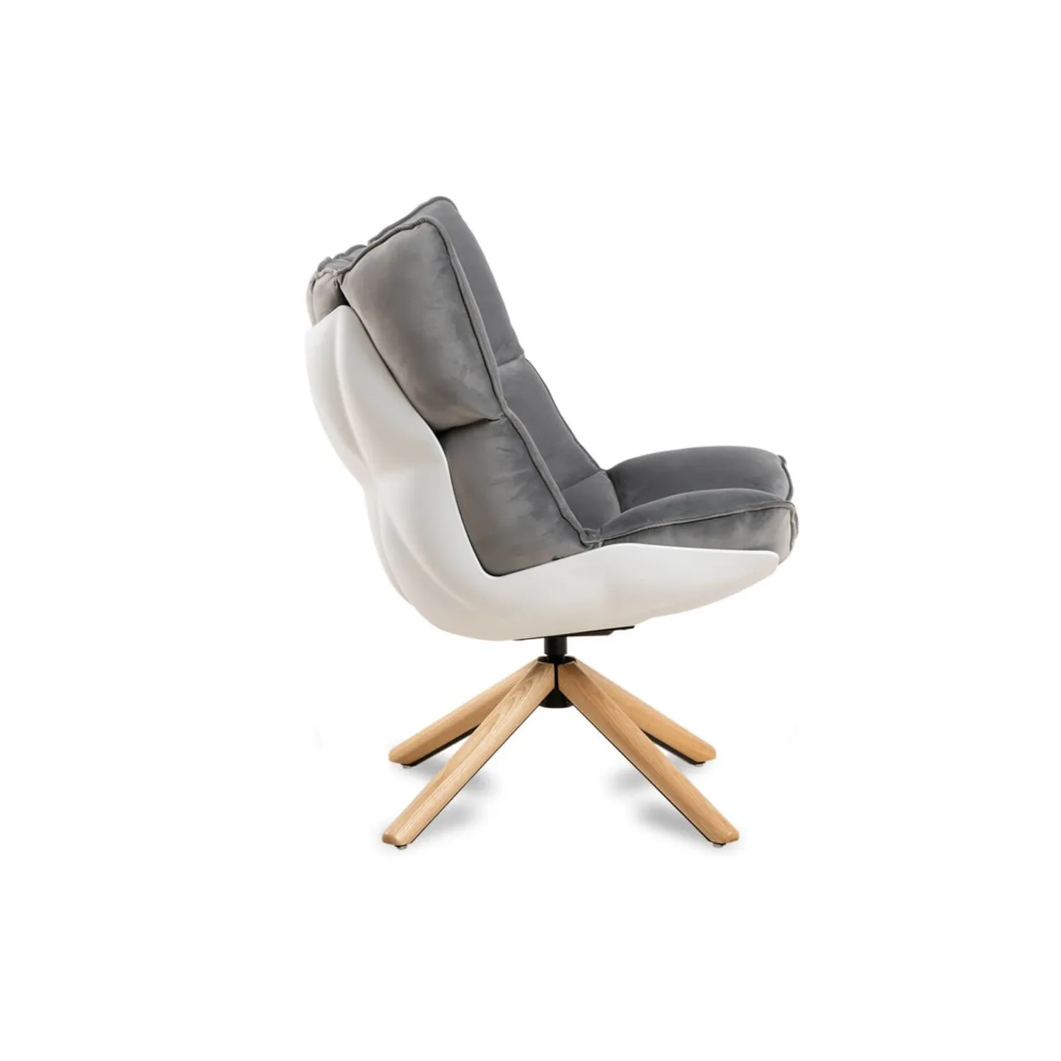 Kopio Design-nojatuolin Husk-nojatuolista upean suunnittelijan Patricia Urquiolan jalkatukilla