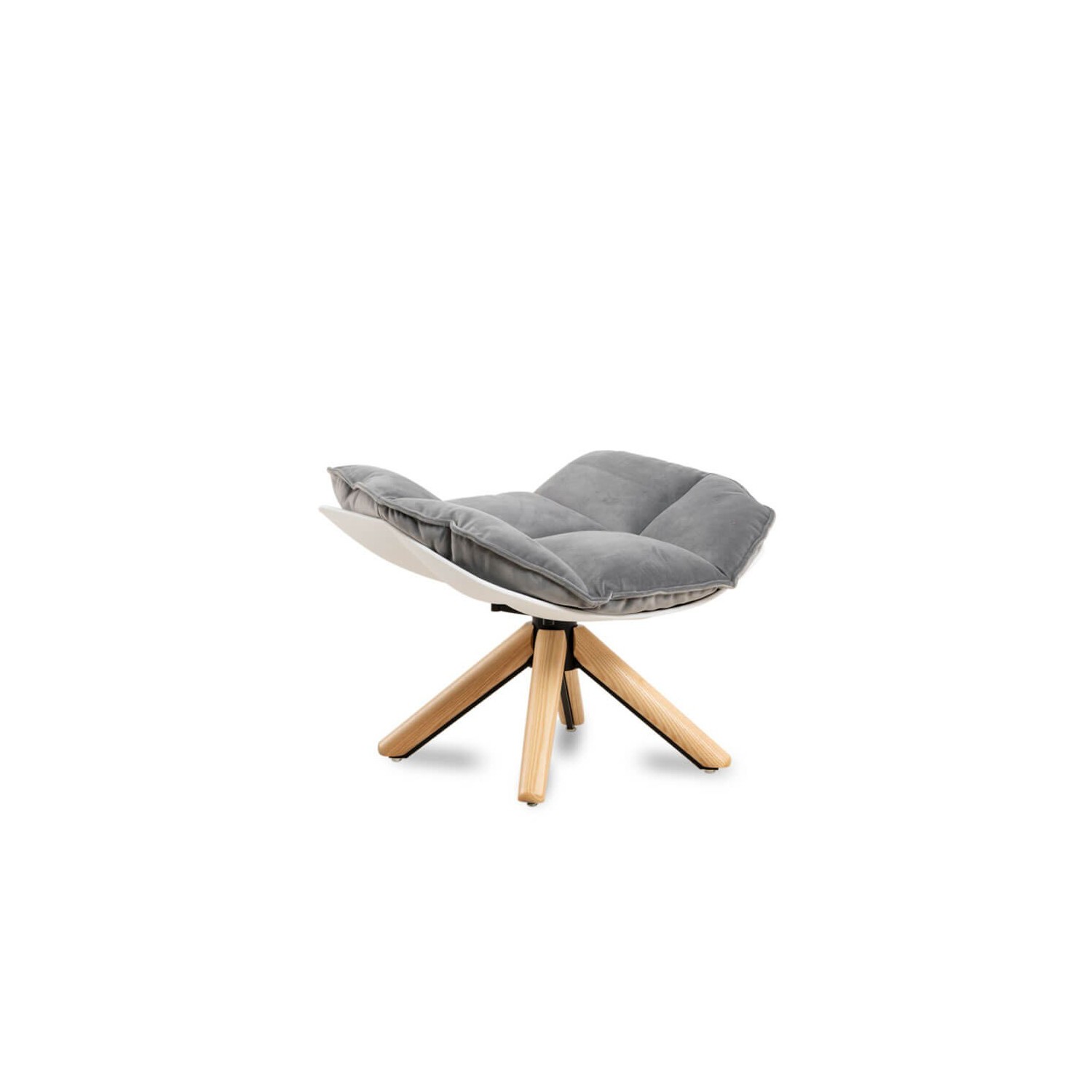Replika av Design fåtölj Husk Armchair med fotstöd av den magnifika designern Patricia Urquiola