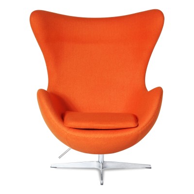 Replica Egg Chair in kasjmier door ontwerper Arne Jacobsen