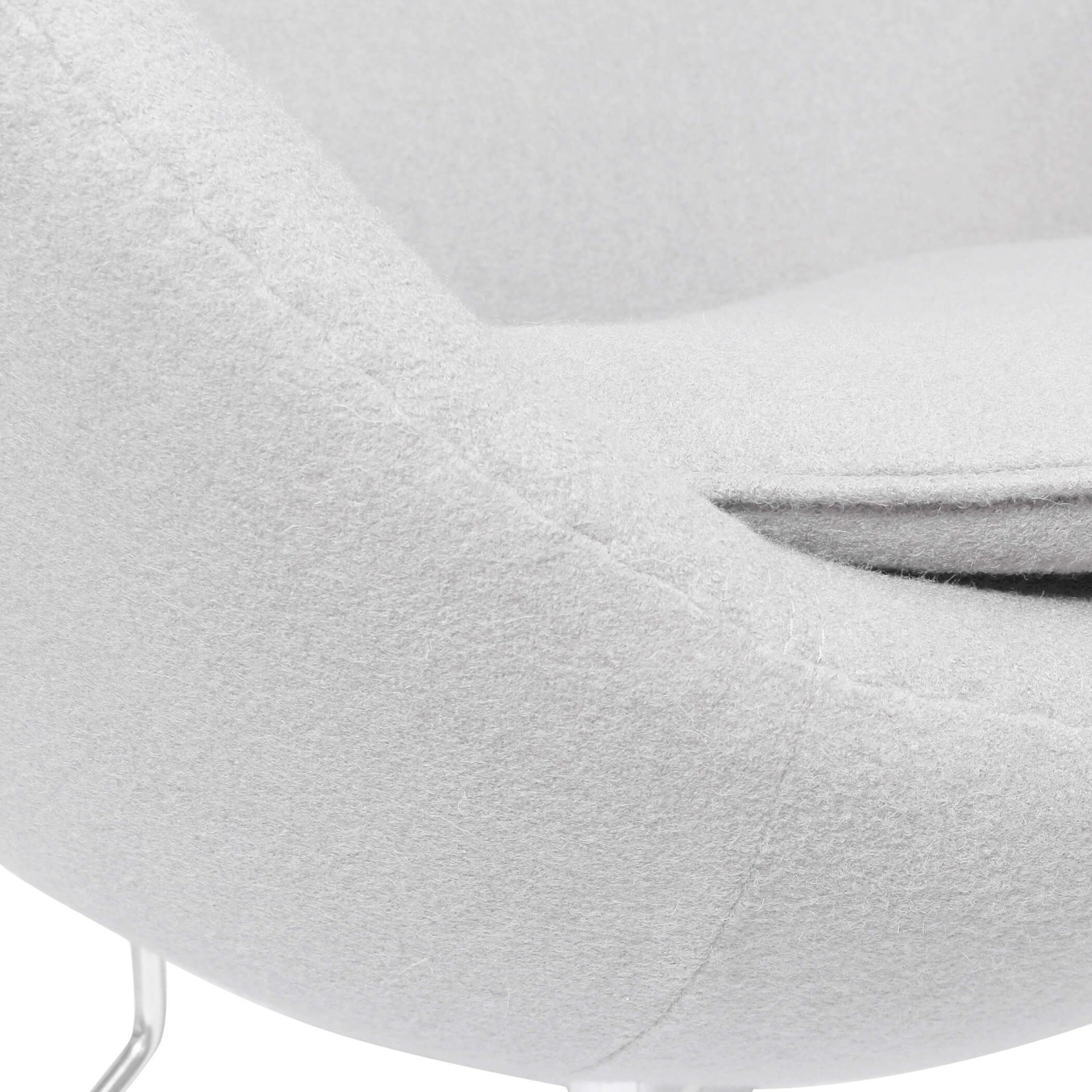 Replica Egg Chair in kasjmier door ontwerper Arne Jacobsen