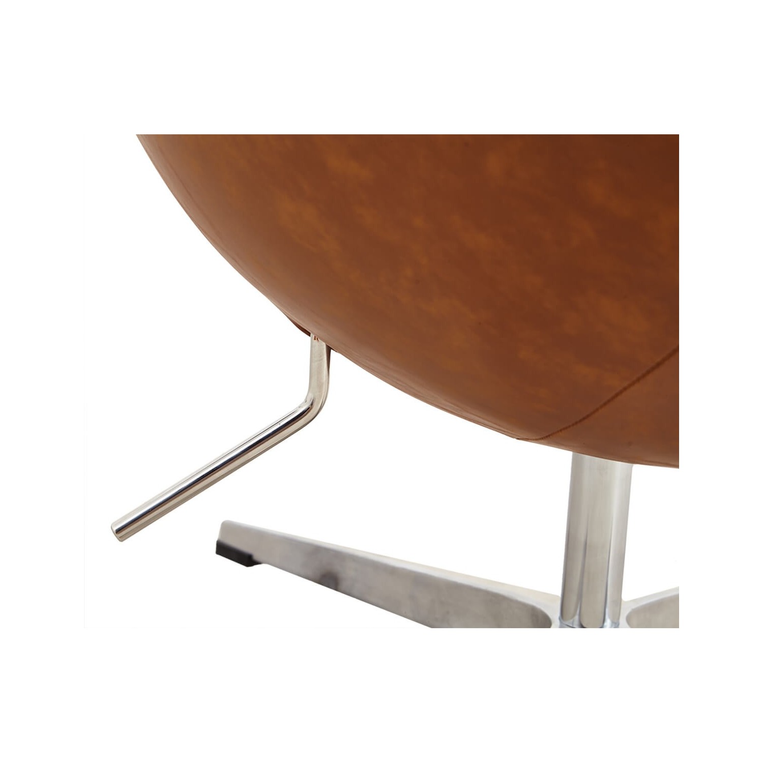 Replica Egg Chair em couro vintage envelhecido