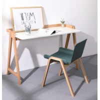 Pop-työpöytä massiivitammella jaloilla