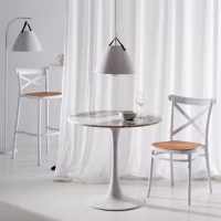 Hoge kruk van synthetisch rotan
