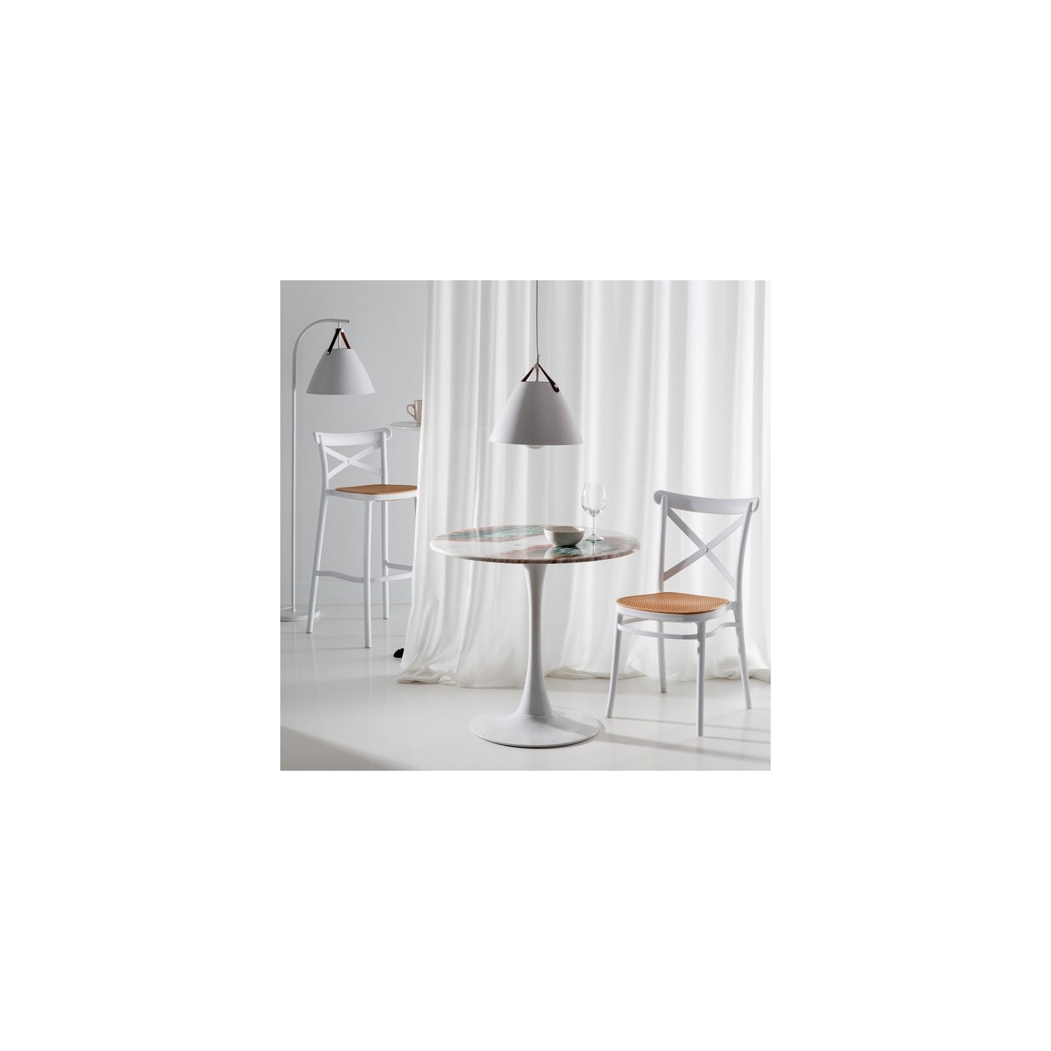 Tabouret haut en rotin synthétique