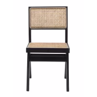 Nachbildung des Chandigarh-Stuhls des Designers Pierre Jeanneret 