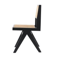 Réplica da cadeira Chandigarh pelo designer Pierre Jeanneret 