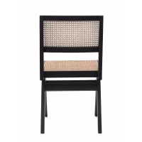Nachbildung des Chandigarh-Stuhls des Designers Pierre Jeanneret 