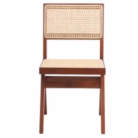 Nachbildung des Chandigarh-Stuhls des Designers Pierre Jeanneret 