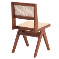Nachbildung des Chandigarh-Stuhls des Designers Pierre Jeanneret 